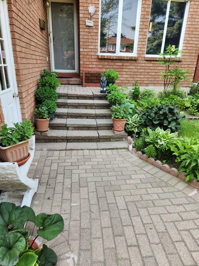 Entrée de la maison - 1603 Baggins St