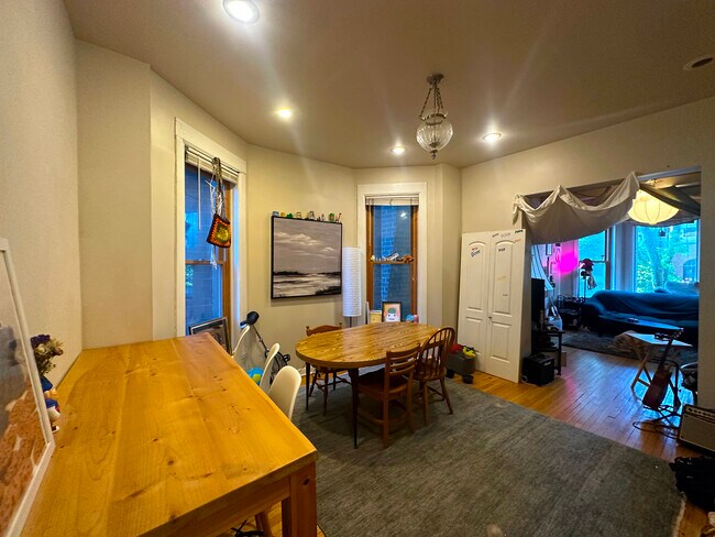 Foto del edificio - 932 W Montana St