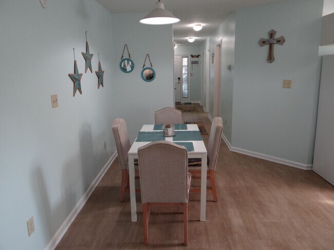 Building Photo - Seasonal All-inclusive Ground floor 2 bed/...