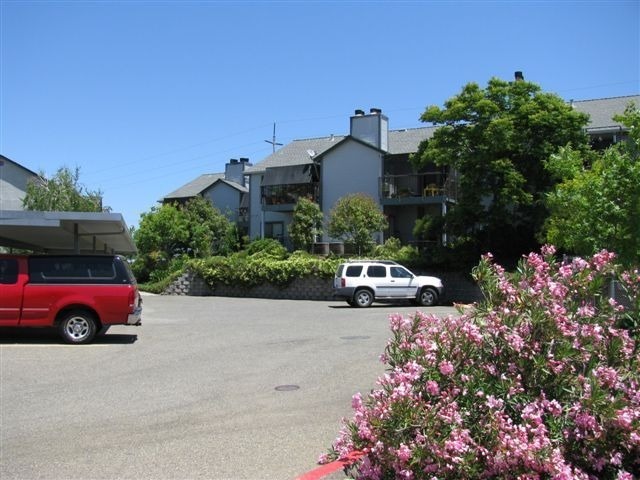 Building Photo - Sutter Hill