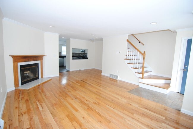 Building Photo - 7 Cadogan Way