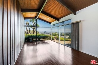 Building Photo - 5961 Wrightcrest Dr