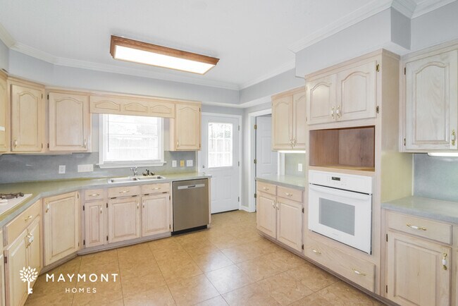 Building Photo - 711 Forestdale Dr
