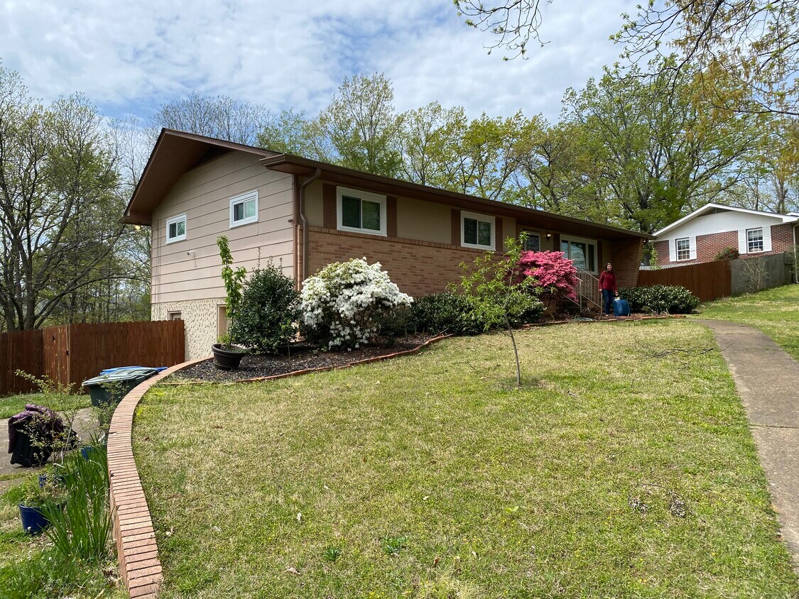 Primary Photo - 4523 Cloverdale Loop