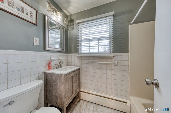 Foto del edificio - 66 Beths Ave