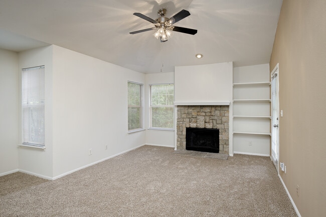 Building Photo - The Crossings Apartments