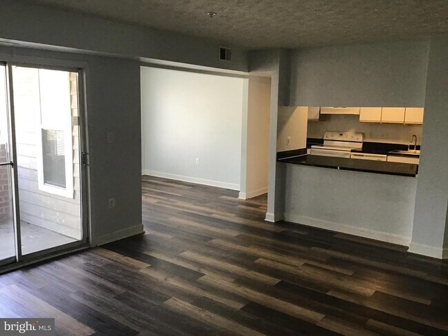 Foto del edificio - 6200 St Ignatius Dr
