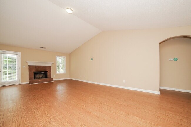 Foto del edificio - 820 Brandon Dr