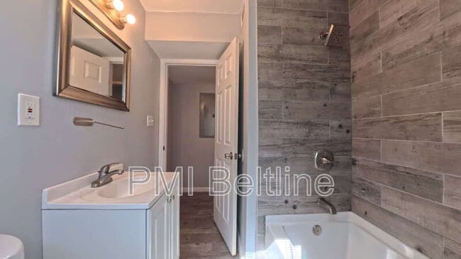 Foto del edificio - 1408 Lyle Ave