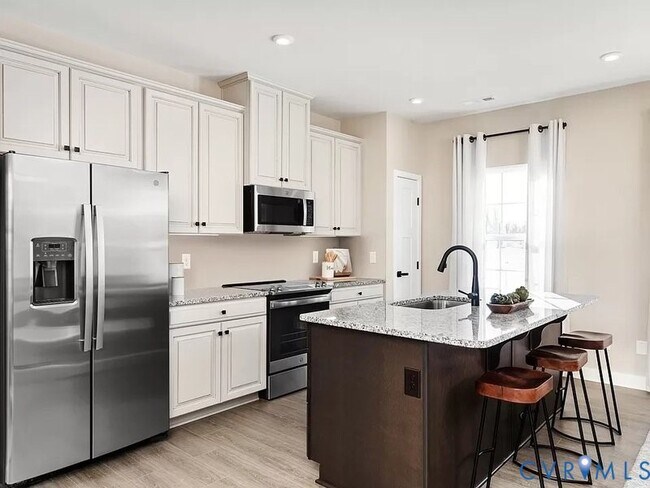 Foto del edificio - 604 Rosedown Ln