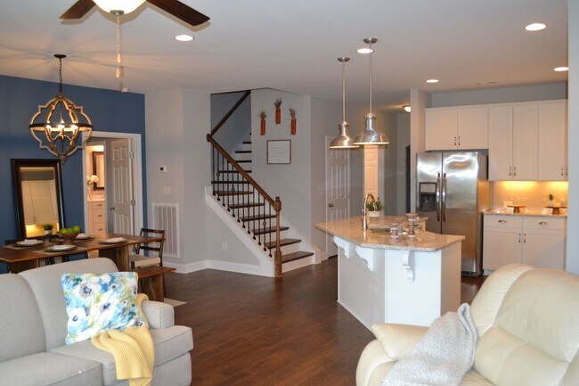 Foto del edificio - Beautiful Townhome Villa in Millstone Community