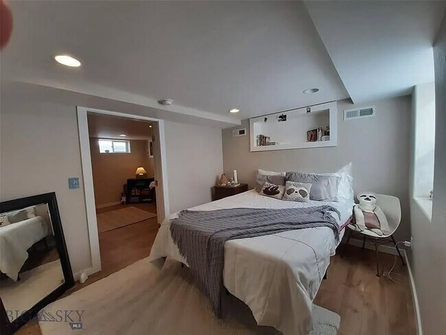 dormitorio - 506 S 8th St