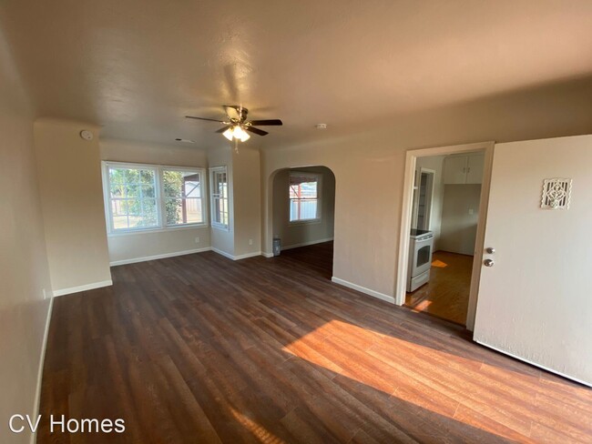 Building Photo - 2 br, 1 bath House - 2856 B St.