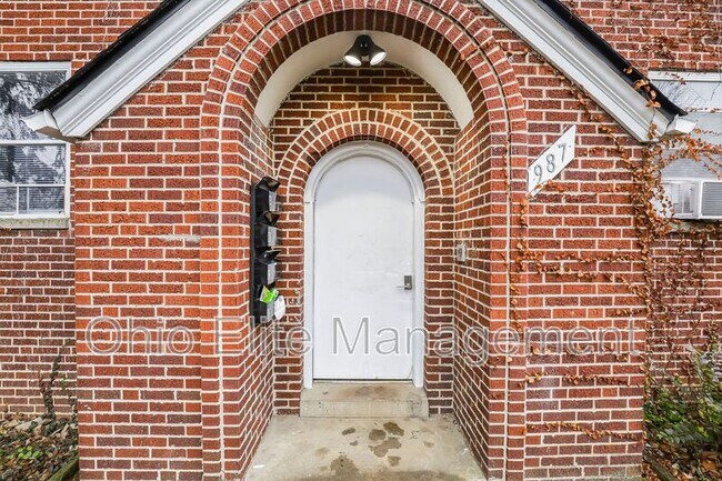 Foto del edificio - 987 Lilley Ave