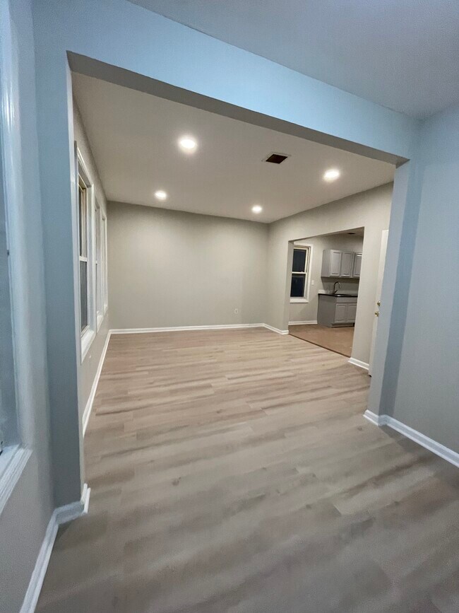Unit 1 - 139 Goodwin Ave