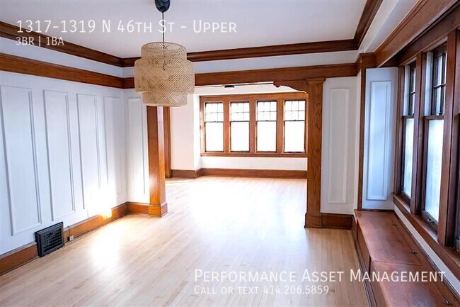 Building Photo - Stunning 3BR Split Level Upper Unit blocks...