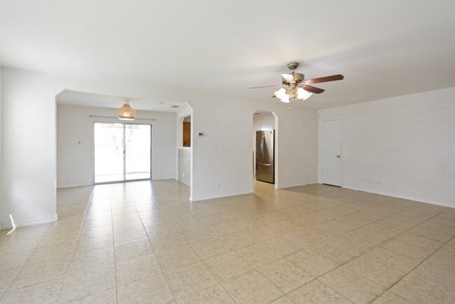 Building Photo - Beautiful two-story home offering 3 bedrooms, 2.5 bathrooms, and a spacious fenced-in backyard, p...