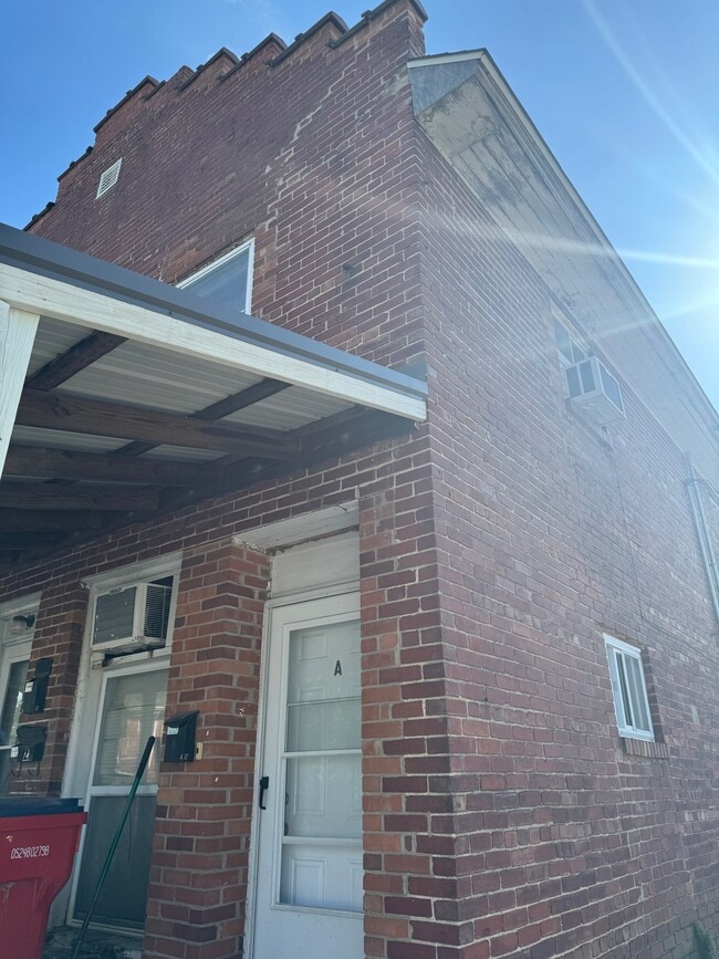 Building Photo - 112 S Virginia St
