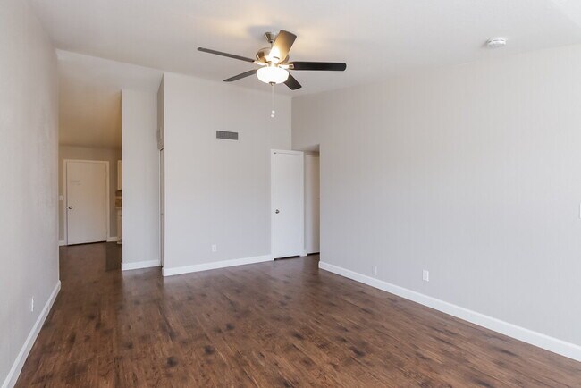 Building Photo - 1222 N Elm Ct