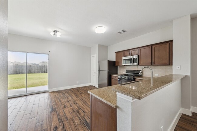 Building Photo - 24527 Sandusky Dr