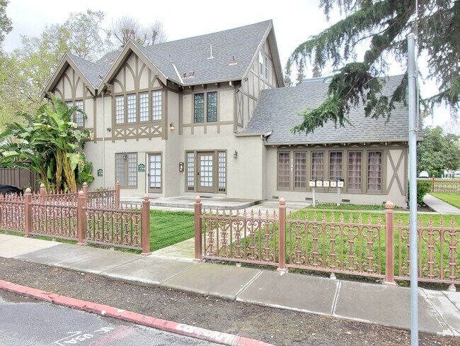 Building Photo - 2148 The Alameda