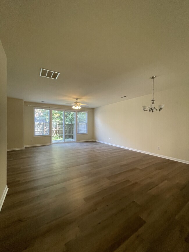 Foto del edificio - 2446 N Berkshire Rd