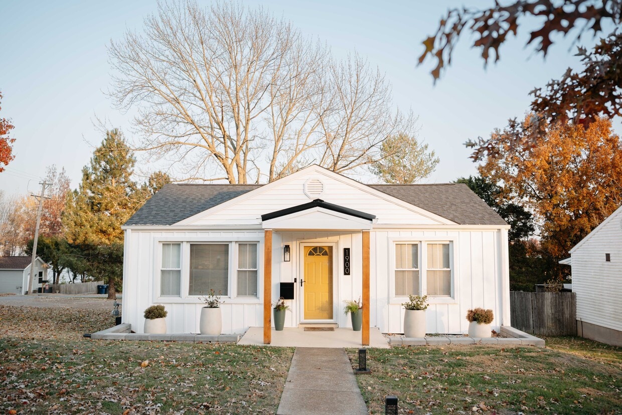 Primary Photo - 1900 Mitchell Terrace