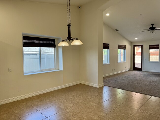 Foto del edificio - 13999 Hidden Valley Rd