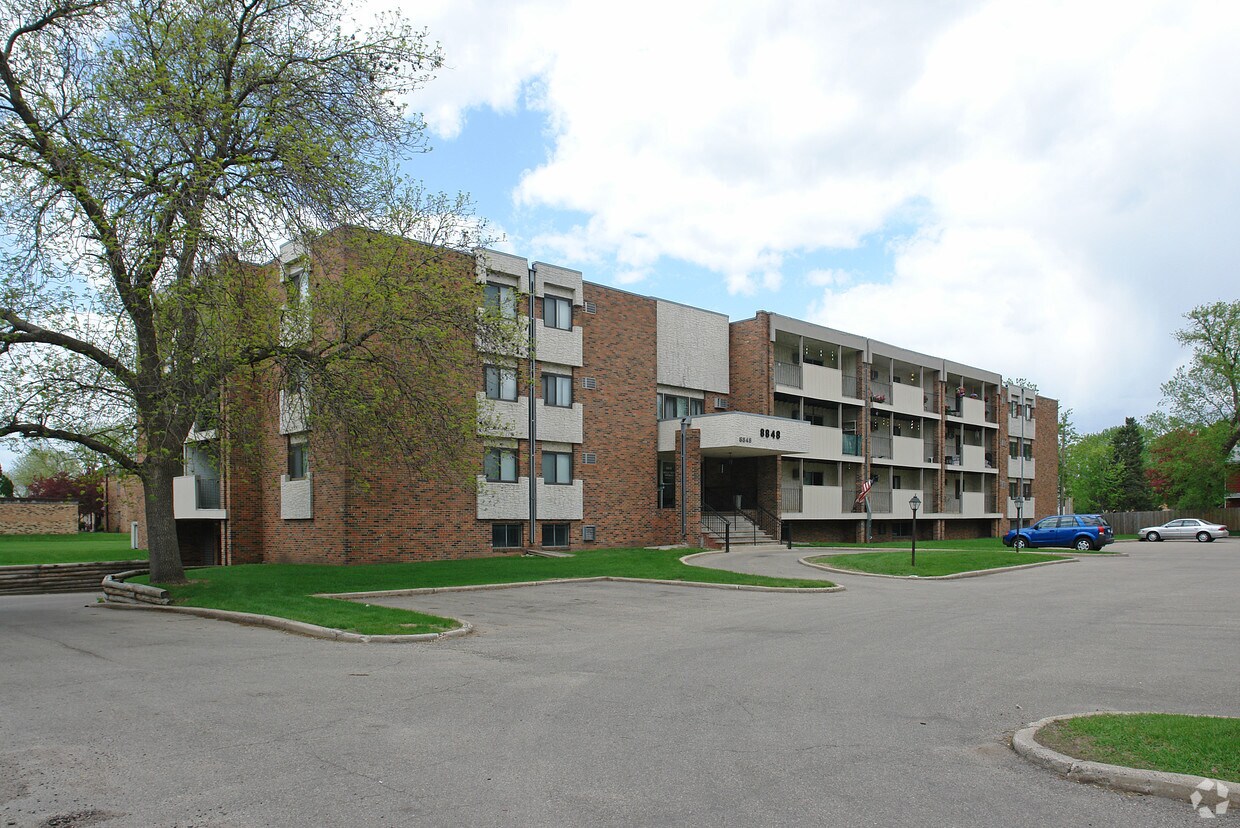 Nicollet South Apartments Apartments in Bloomington, MN