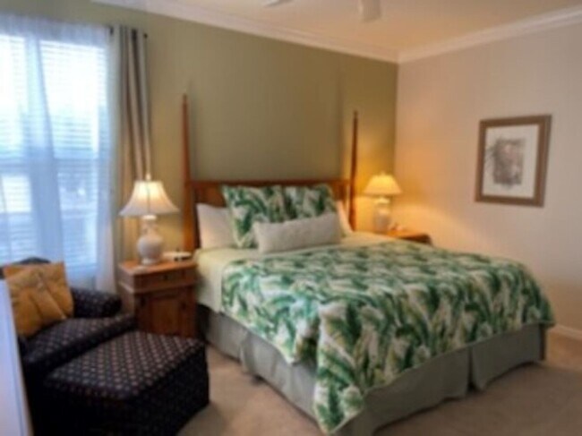 Building Photo - Gorgeous Golf Village Condo with Huge Lanai