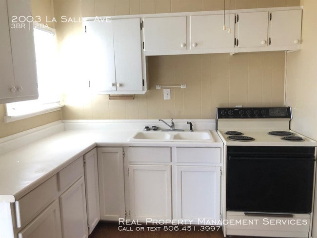 Building Photo - 2003 La Salle Ave