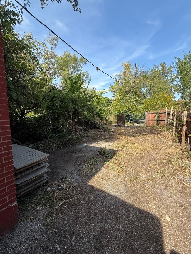 Building Photo - 5605 Wabada Ave