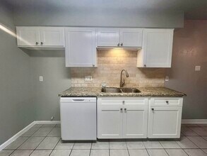 Building Photo - 27 N Greenbud Ct