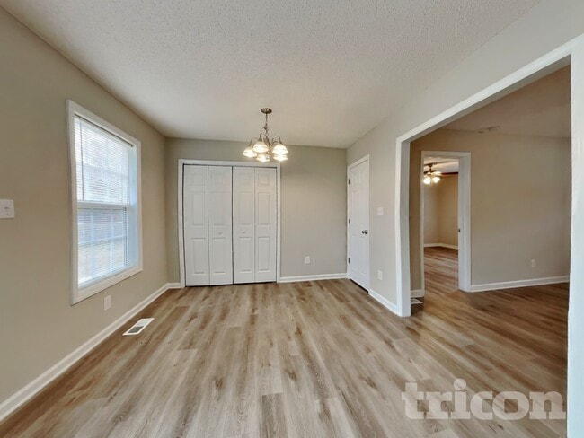 Building Photo - 1037 Cove Cir