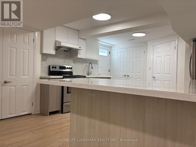 Building Photo - LOWER 39 SILVERSTED DRIVE