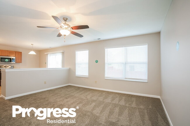 Building Photo - 2208 Rossington Ln