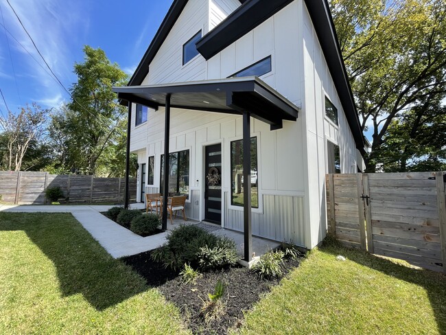 Building Photo - 1804 E 14th St