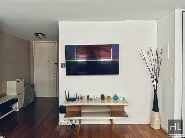 Foto del edificio - 345 EAST 93 STREET