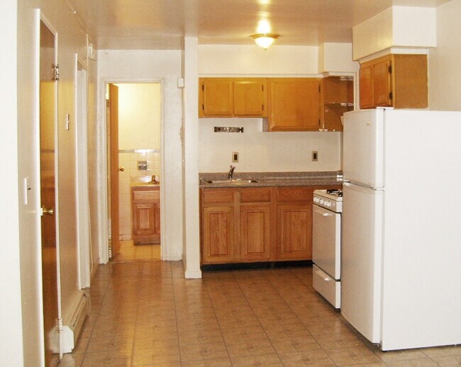 Foto del edificio - Modern, Large Apt and Heat/HW/Cooking Gas