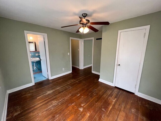 Foto del edificio - 2508 College St