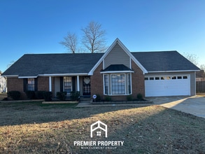 Building Photo - 807 Greencliff Dr