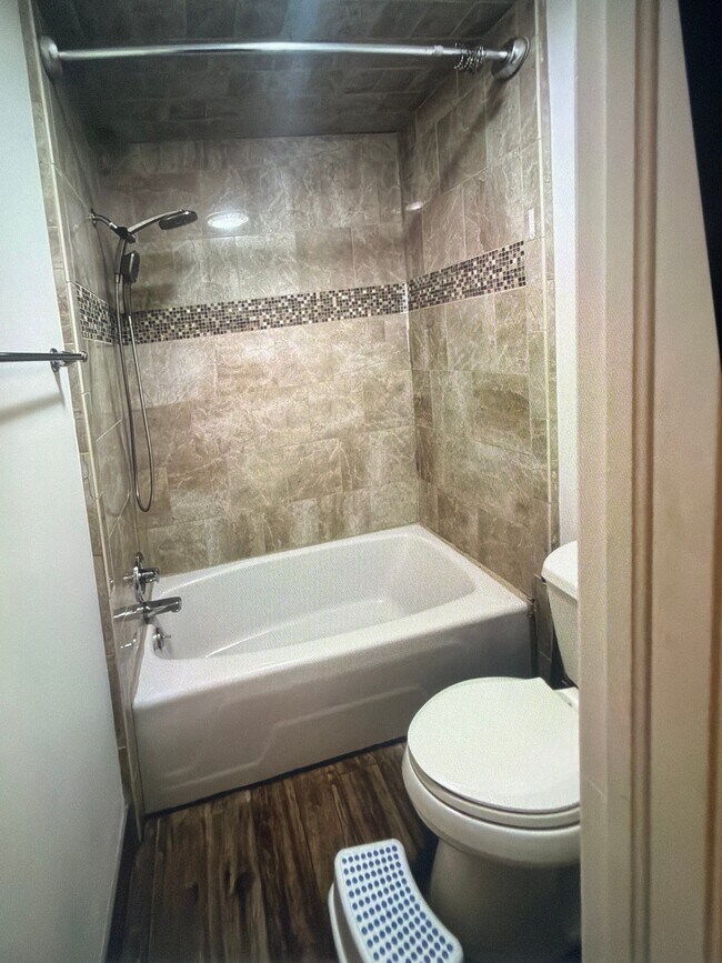 Foto del edificio - 7412 E 68th St