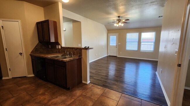 Building Photo - 7713 Bennie Terrace