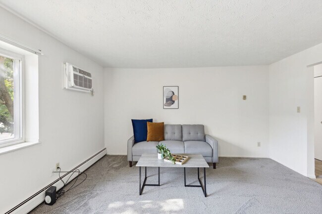 Building Photo - 5556 Broadview Rd