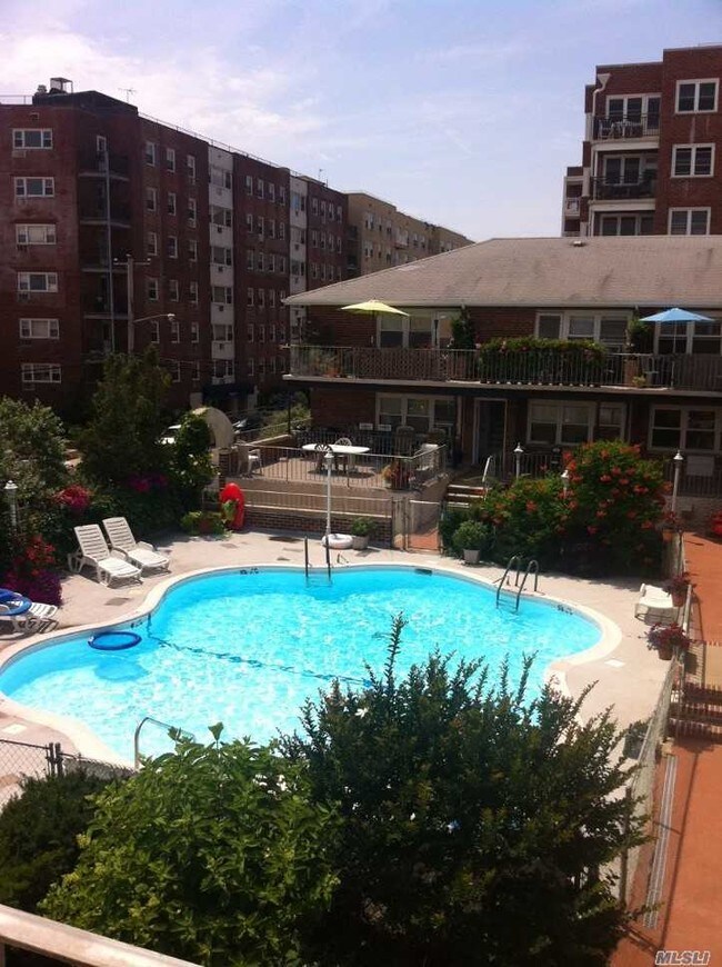Foto del edificio - 765 Shore Rd
