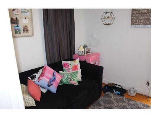 Building Photo - 292 Main St