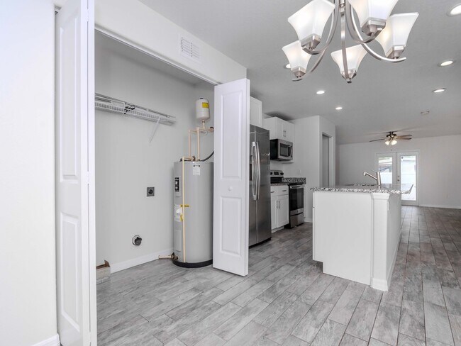 Building Photo - Charming 3-Bedroom, 2-Bathroom Home in South Tampa – Perfect Location!
