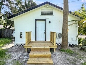 Building Photo - 4605 N Hubert Ave
