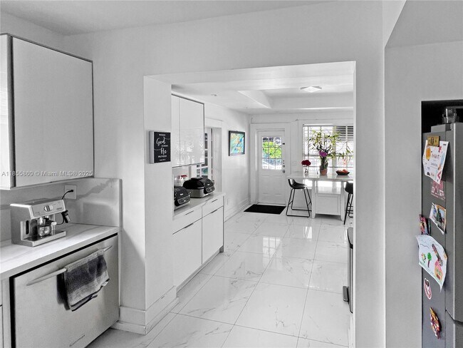 Foto del edificio - 841 NW 15th Ave