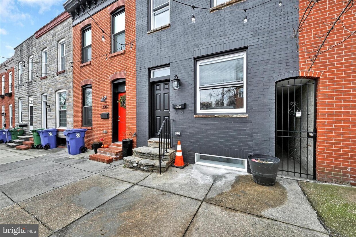 Primary Photo - 2505 Foster Ave